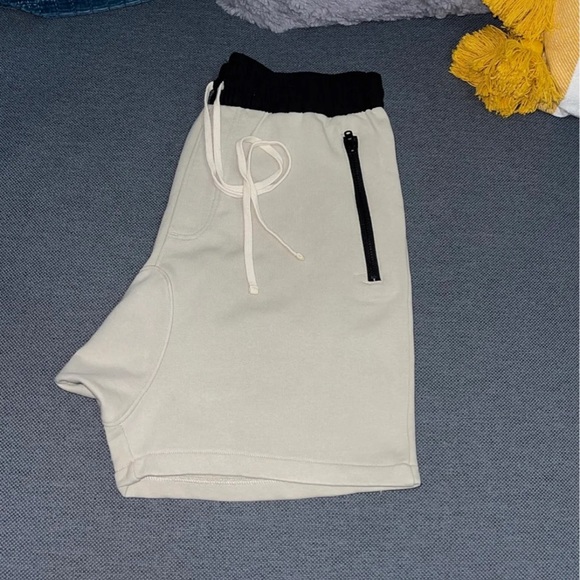 Fear of god Essentials